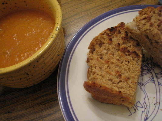 gezonde geroosterde paprika en tomatensoep