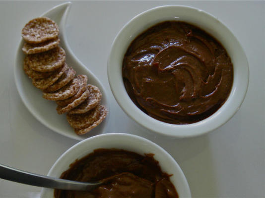 rauwe veganistische chocoladekaneelmousse