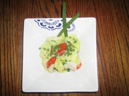 Japanse komkommer Maui ui en daikon radijs salade