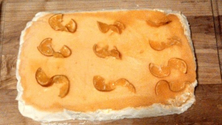 ijzig oranje room gelaagd dessert