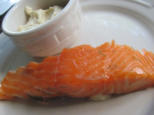 langzaam geroosterde bruine suiker en dille gezouten zalm
