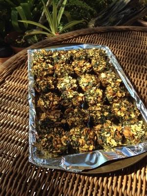 mushroom-spinach matzoh kugel in muffinpannen