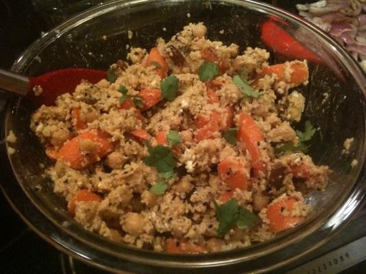 Marokkaanse couscous en smokey-paprika honing geroosterde wortelsalade