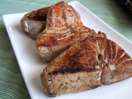 aangebraden pittige tonijnsteaks