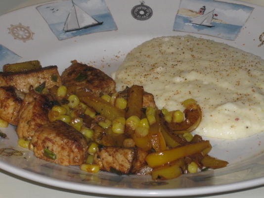 fiestarund en kaasachtige polenta