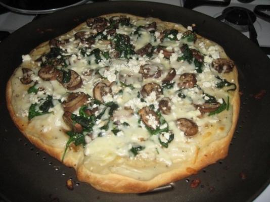 witte spinazie en champignonpizza