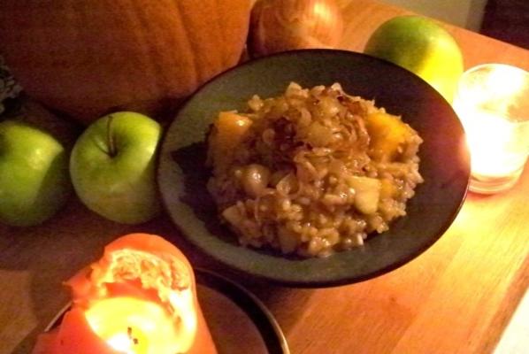 appel-pompoen risotto met gekarameliseerde uien (veganistisch)