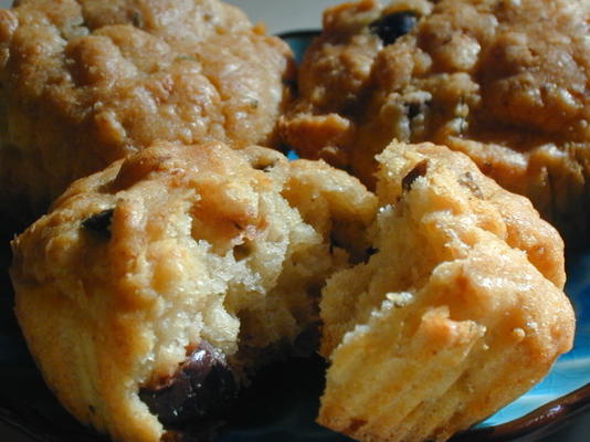 hartige muffins met geitenkaas, rozemarijn en kalamata-olijven