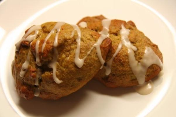 veganistische persimmon-bananen koekjes met donkere rum icing