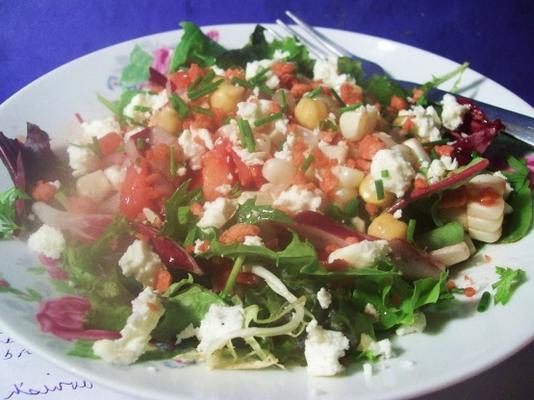 rauwe maïs en tomatensalade