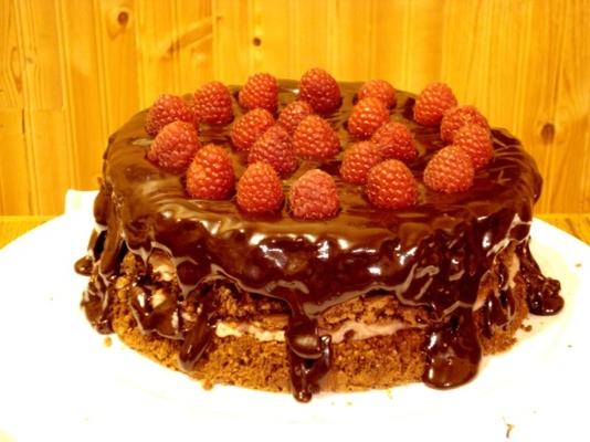 chocolade pecannoot met frambozencrème en chocolade glazuur