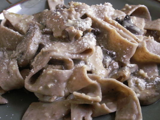 paddenstoel marsala pappardelle