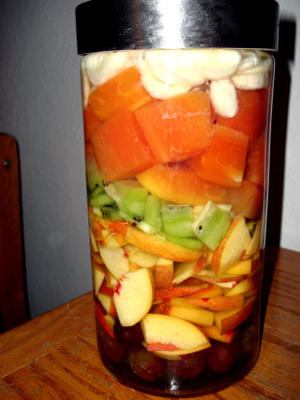 fruitsalade in een pot