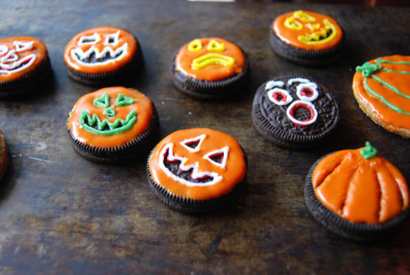 schattige niet-pompoen ritz jack o 'lantern cookies