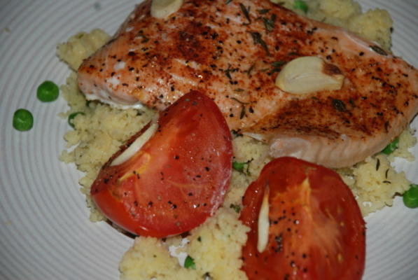 gegrilde zalm en tomaten