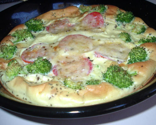 gebakken omelet met broccoli en tomaat
