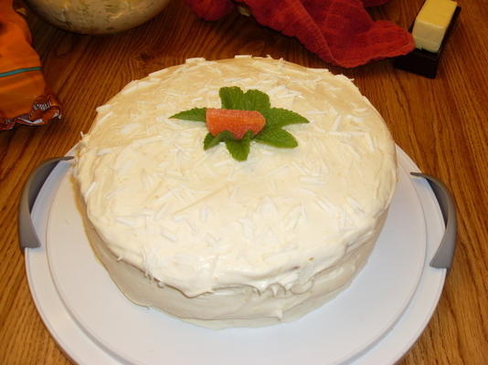 oranje en witte chocoladelaag cake