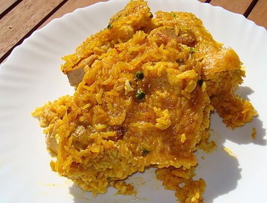 arroz con costra (knapperige rijst met varkensvlees en kip)