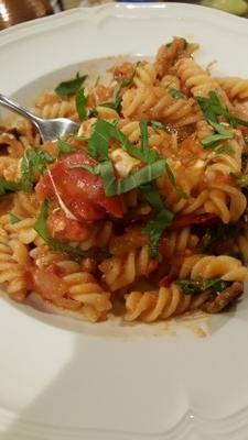 rigatoni met zoete tomaten, aubergine en mozzarella