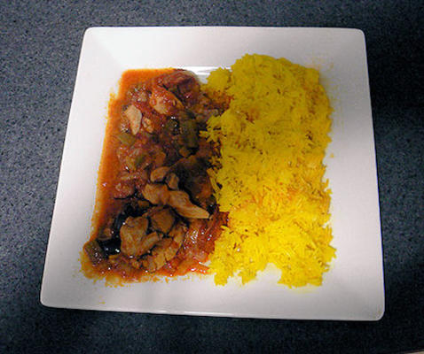 gebraden kip en chorizo ​​met rijst