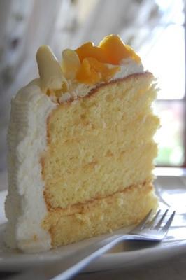 passievruchten chiffoncake met passievruchtmousse en room