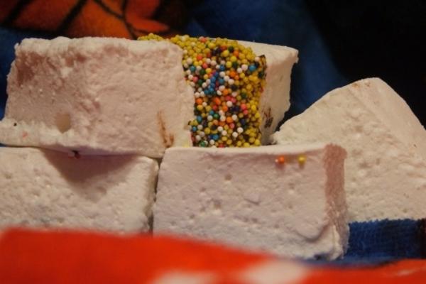 lichte en donzige zelfgemaakte marshmallows