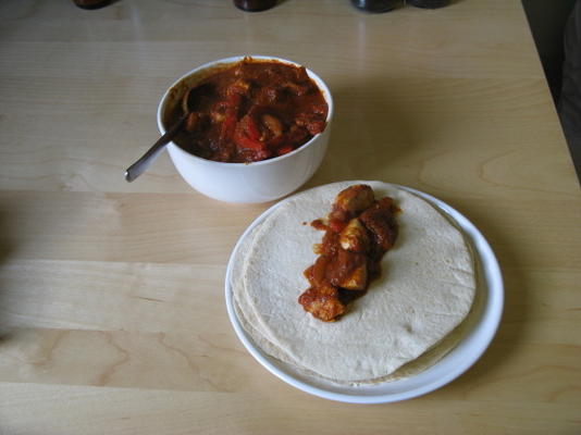 kip met rio grande saus in tortilla's