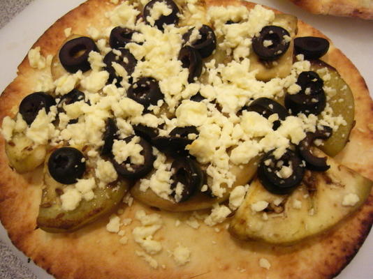 aubergine en feta flat brood pizza