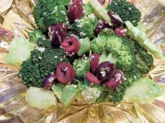 salade van broccoli en olijven