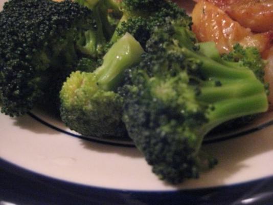 veganistische brokolo me latholemono (broccoli met citroen)