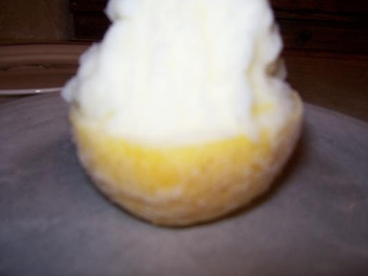 ingevroren citroensorbet in citroenschillen