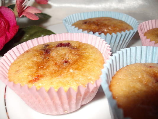 heerlijke aardbeien en bosbessenmuffins (of cupcakes)