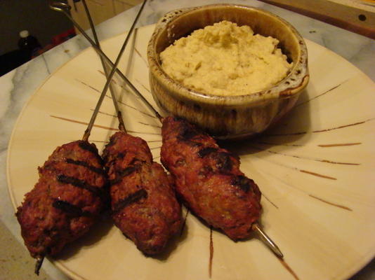 gekruide runderkoftas met kikkererwtenpuree