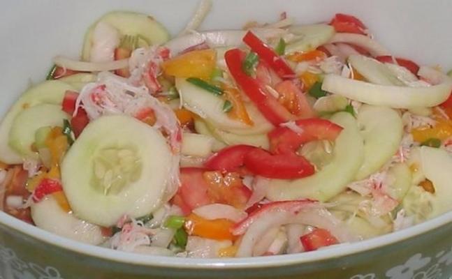 vidalia ui, krab en tomatensalade