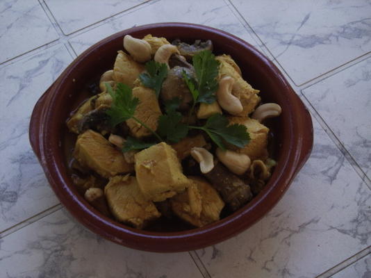 kip en champignons in een nootachtige saus