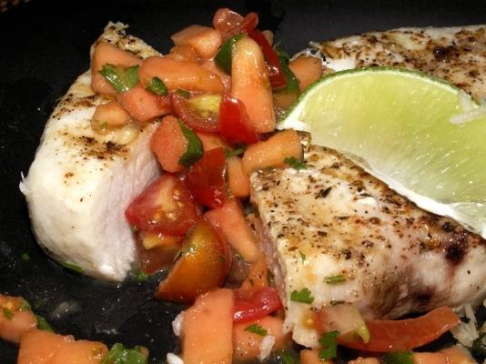 snel gegrilde zwaardvis met papaya salsa