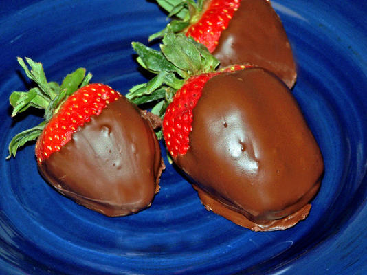 chocolade bedek aardbeien met een verrassingsvulling