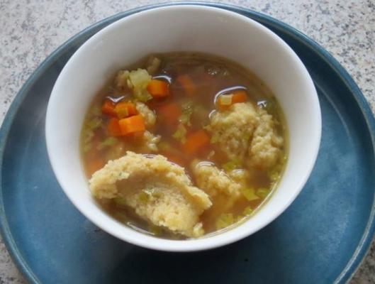 Duitse knoedelsoep (nockerl- / griessklosschensuppe)