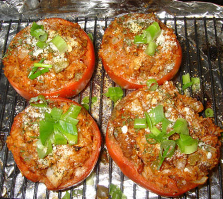 makkelijk geroosterde gevulde tomaten