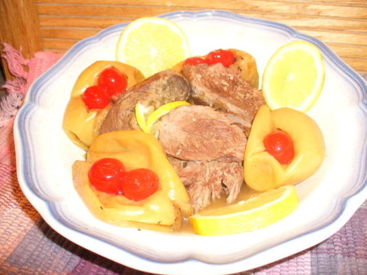 gemarineerde lamsbout gekookt met citroen en appelsap