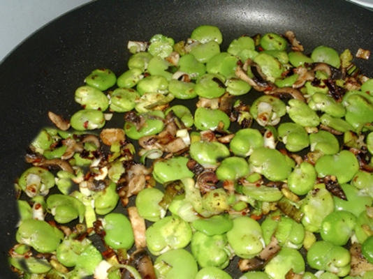 tuinbonen met prei en champignons