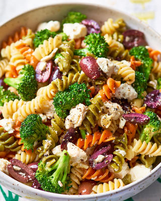 salade van pasta met broccoli en feta
