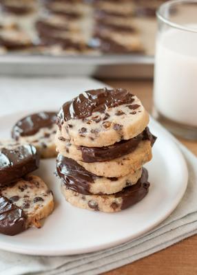 chocoladeschilfers en toffees zandkoekjes