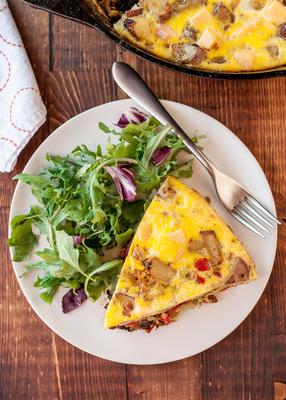 aardappel, rode paprika en gouda frittata