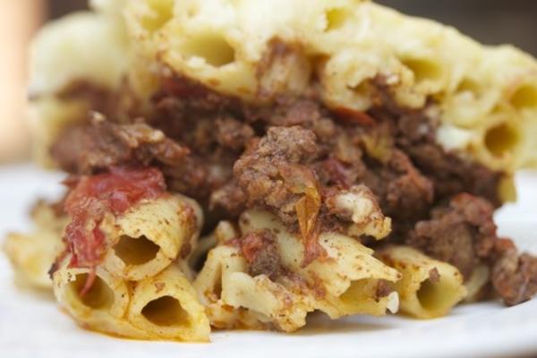 pastitsio (griekse pasta bakken)