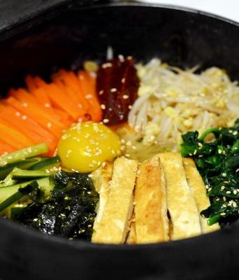 vegetarische Koreaanse dolsot bibimbap