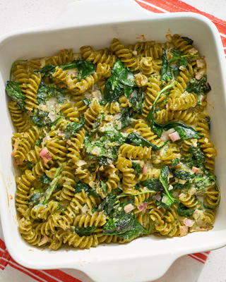 dubbele spinazie pasta braadpan met pesto en asiago kaas