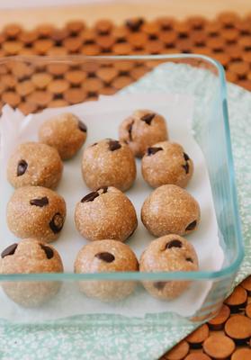 raw chocolate chip cookie dough bites