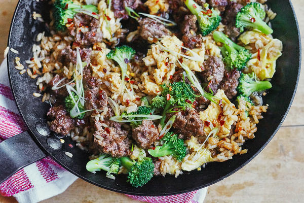 rundvlees en broccoli gebakken rijst