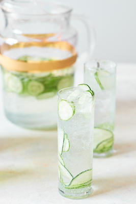 komkommer gin en tonic pitcher cocktail